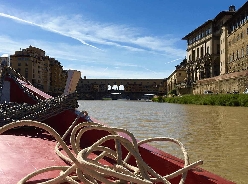 in barca sull'Arno
