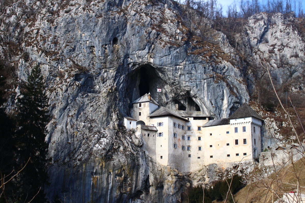 itinerario in Slovenia - castello di Predjama