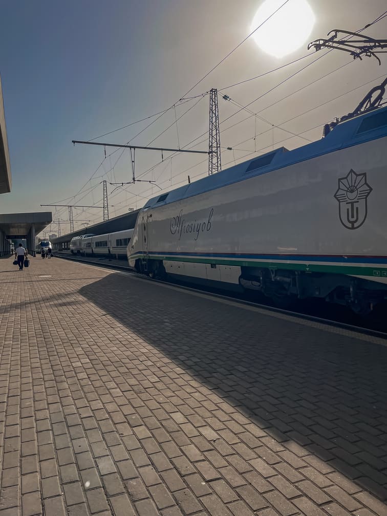 afrosiyob treno veloce uzbekistan