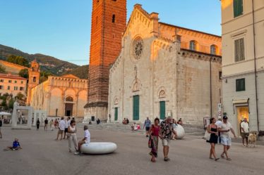 cosa vedere a pietrasanta: piazza duomo
