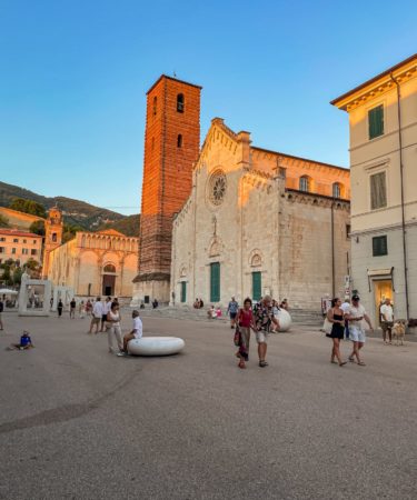 cosa vedere a pietrasanta: piazza duomo